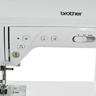 Brother Innov-is 1100, комп'ютерна швейна машина з LCD дисплеєм і автоматичною обрізкою нитки, 10 шаблонів петель, 140 швейних операцій
