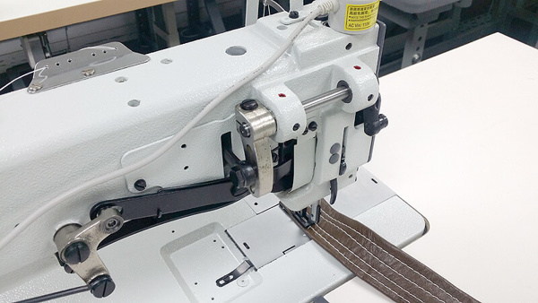 ラーマンページ ᐈ Typical GC 20606-1 | Одноигольная швейная машина с тройным