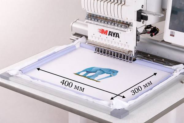 Найбільше поле вишивки у класі 400 × 300 мм — Maya TCS-1201